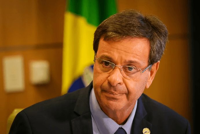 Ex-ministro Gilson Machado deixa a prisão após decisão de Moraes
