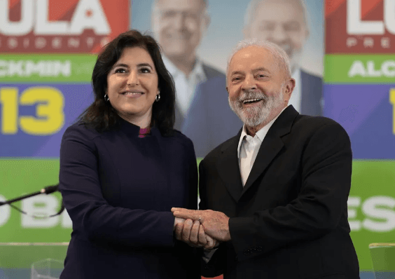 Nova versão de programa pré-impeachment de Dilma afasta MDB de Lula