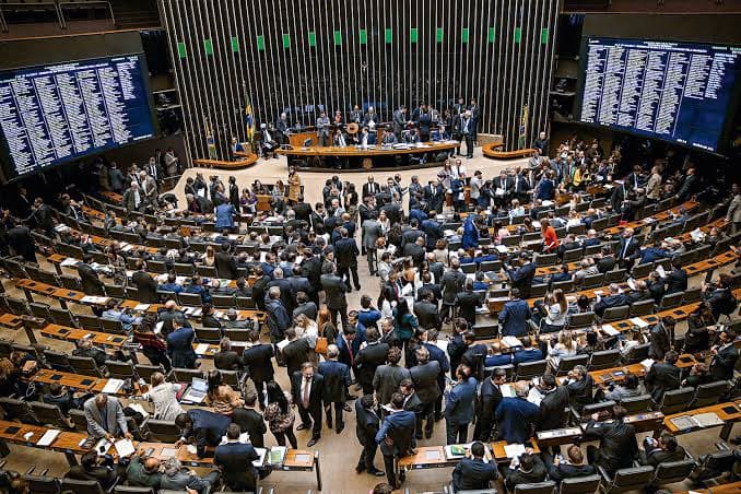 Ampliar número de deputados é "questão interna" do Congresso, avalia STF