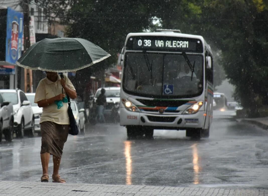 Após chuvas, STTU registra quatro pontos de alagamento em Natal; confira
