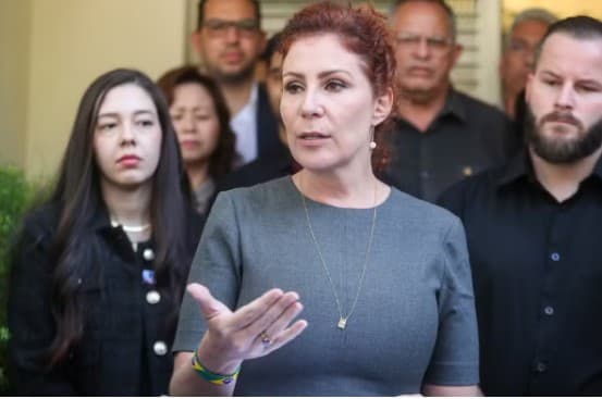 Após ser condenada, Carla Zambelli deixou o Brasil e diz que pedirá licença do mandato