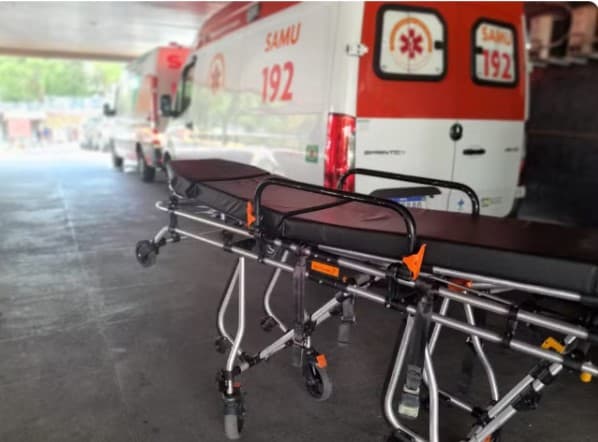 Menina de 7 anos é atingida por tiro no pescoço dentro de casa; estado de saúde é grave