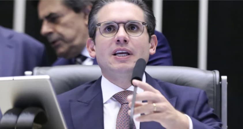 “Quem alimenta o nós contra eles acaba governando contra todos”, diz Hugo