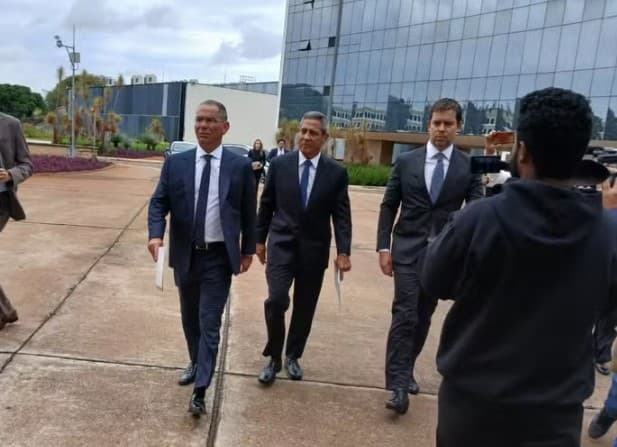 Moraes não autoriza advogado de Braga Netto a gravar acareação com Cid e defesa reclama