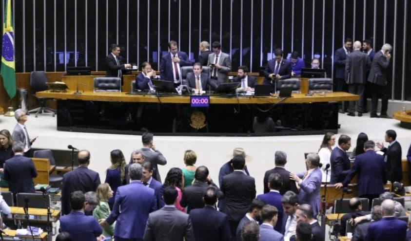 Câmara acerta votar urgência contra IOF e deve ter mais de 300 votos