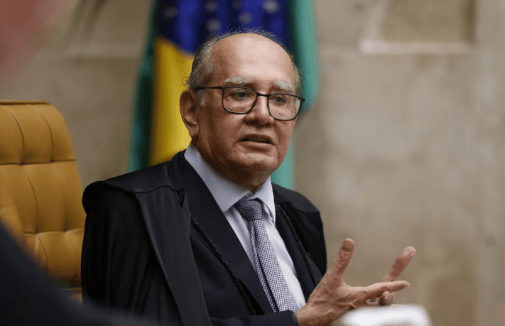 Gilmar pede a Barroso para decidir se ação sobre IOF no Supremo fica com ele ou Moraes