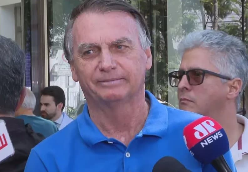 ELEIÇÕES 2026: Entre Michelle e Tarcísio, Bolsonaro diz torcer pela esposa mas pondera que pleito sem ele “é negação à democracia”