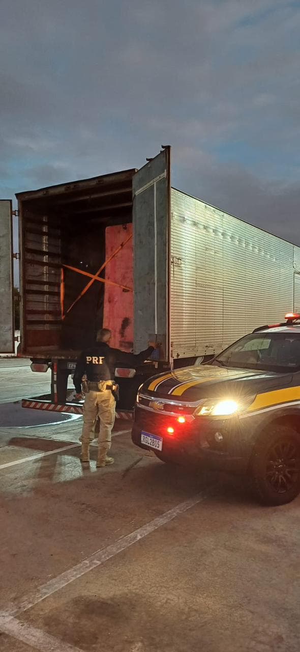 PRF apreende R$ 15 milhões em mercadorias irregulares na BR-304, em Riachuelo