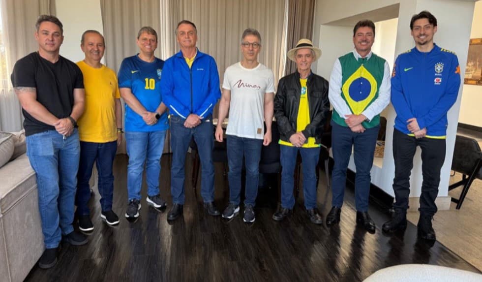 Bolsonaro se reúne com governadores antes de ato em São Paulo