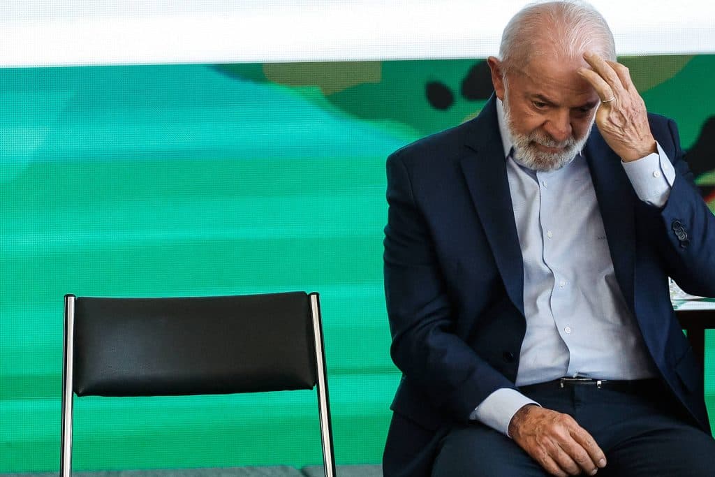 Popularidade de Lula cai abaixo do mínimo para reeleição, diz UBS
