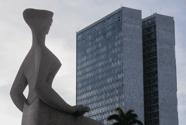 Em 2025, penduricalhos de juízes já superam custo de 5 programas sociais