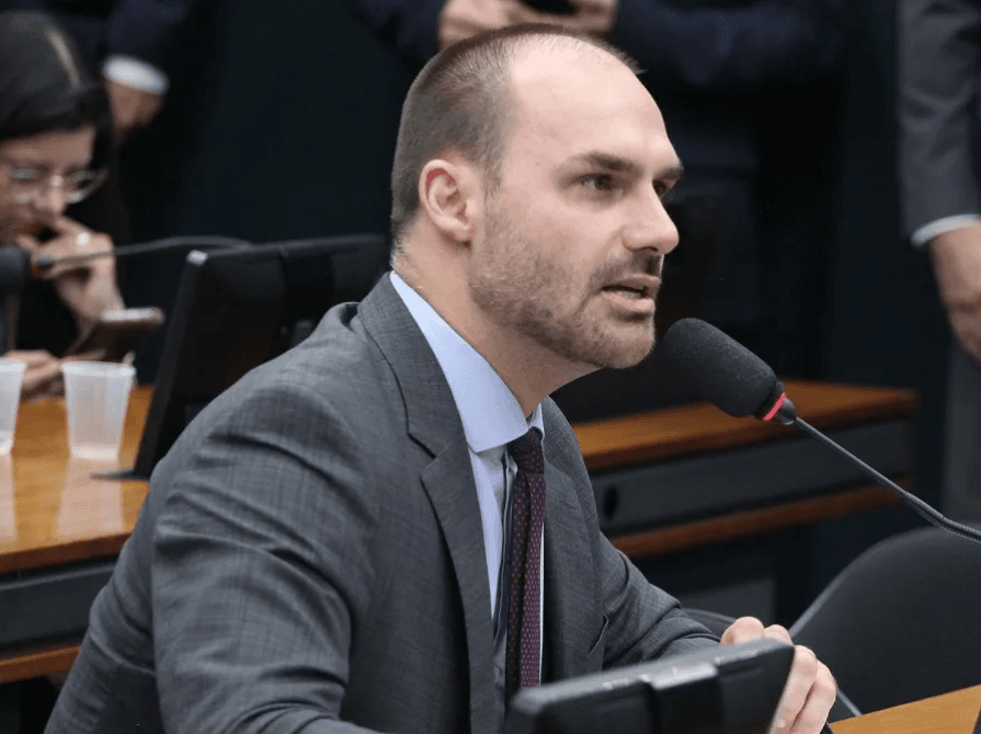 Prazo de licença de mandato de Eduardo Bolsonaro termina neste domingo (20)