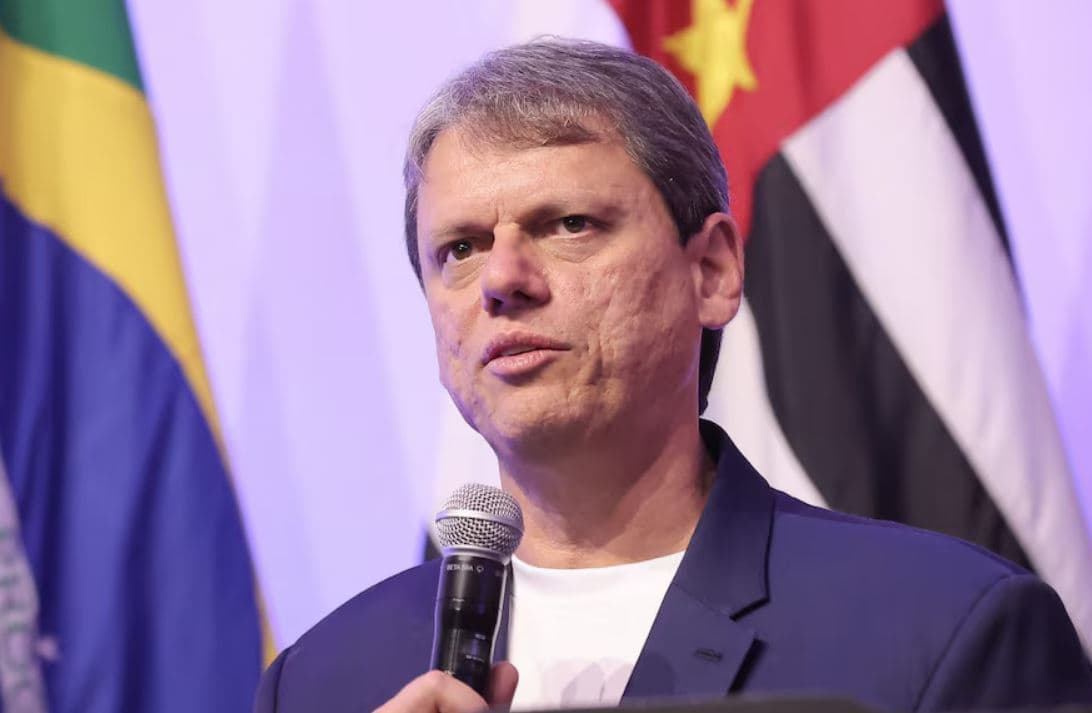 "Precisamos deixar política de lado", diz Tarcísio sobre tarifaço