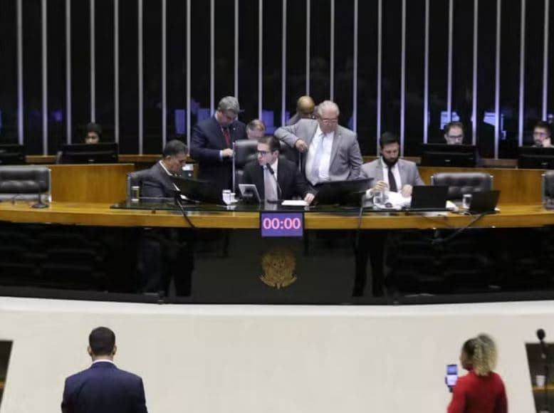 Aliados de Motta e Alcolumbre calibram reação a veto de Lula sobre aumento de deputados