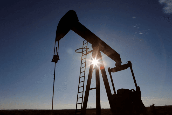 Senador dos EUA ameaça taxar Brasil em 100% se país seguir comprando petróleo russo