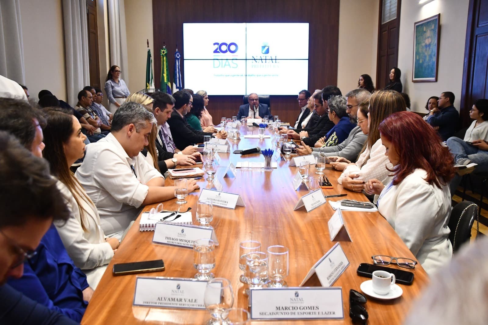 Prefeitura do Natal apresenta balanço dos 200 dias de gestão em reunião com secretariado
