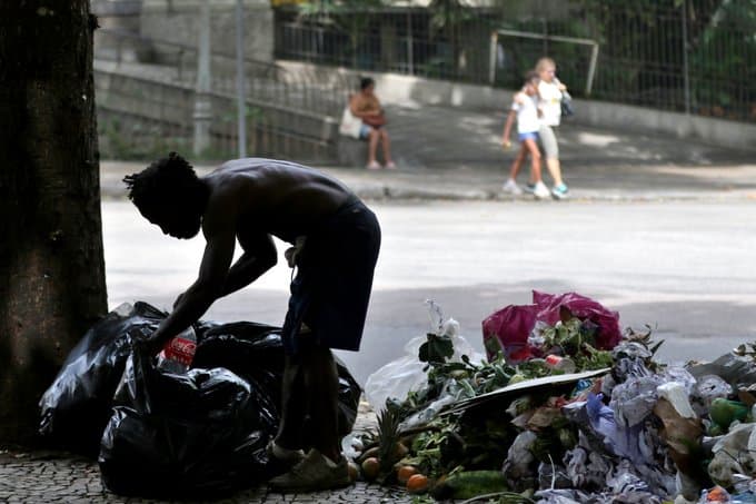 EDITORIAL: O empobrecimento brasileiro