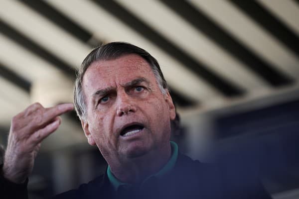 Bolsonaro financiou operação contra a soberania nacional e que teve efeitos concretos contra o país, dizem investigadores