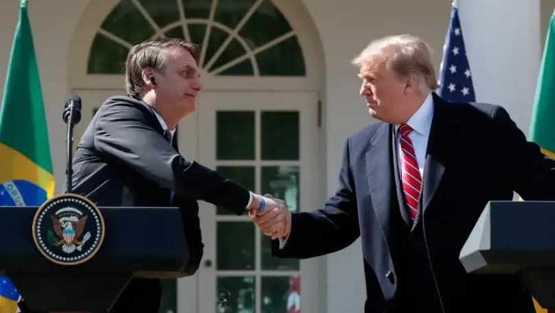 Trump volta a defender Bolsonaro nas redes sociais: "Caça às bruxas!!!"