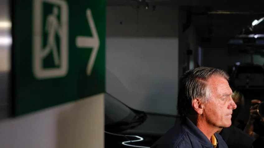 Bolsonaro tem de 70% a 80% de chance de ser preso, diz Grok