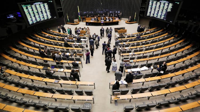 Quaest: 88% dos deputados apoiam isenção do IR até R$ 5 mil