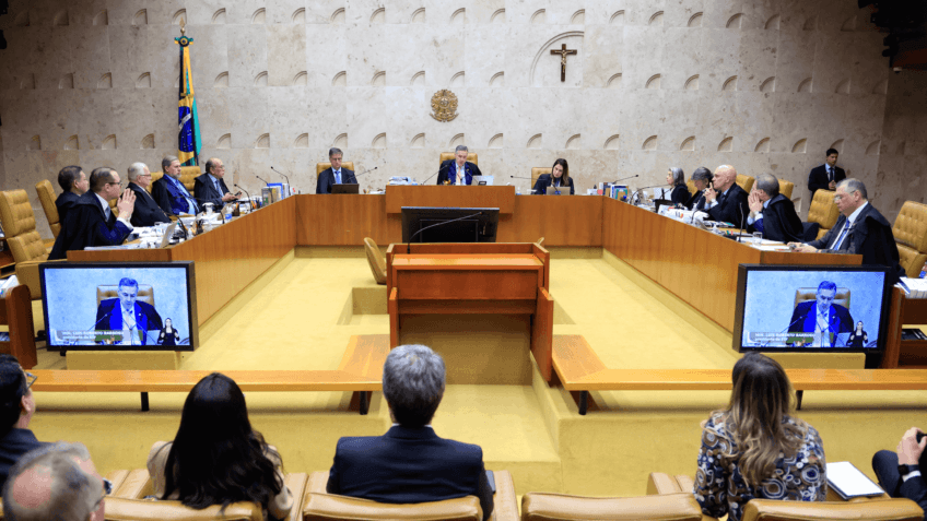 Já são 70 os pedidos de impeachment contra ministros do STF