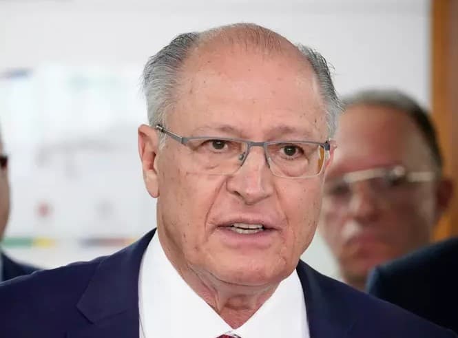 Alckmin minimiza tarifaço dos EUA e faz aceno eleitoral a Lula: “Negociação não acabou”