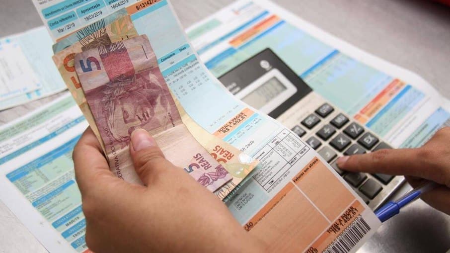 Energia mais cara: conta de luz terá bandeira vermelha nível 2 em agosto