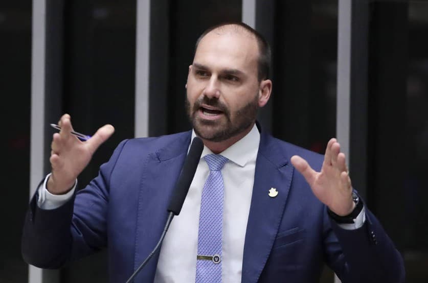 Eduardo Bolsonaro diz que STF também bloqueou contas de sua esposa
