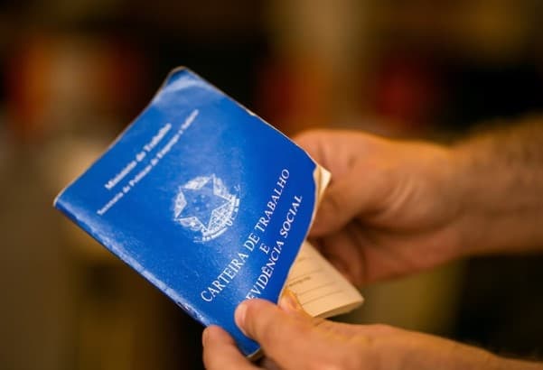 Brasil tem desemprego de 5,8% no trimestre encerrado em junho de 2025