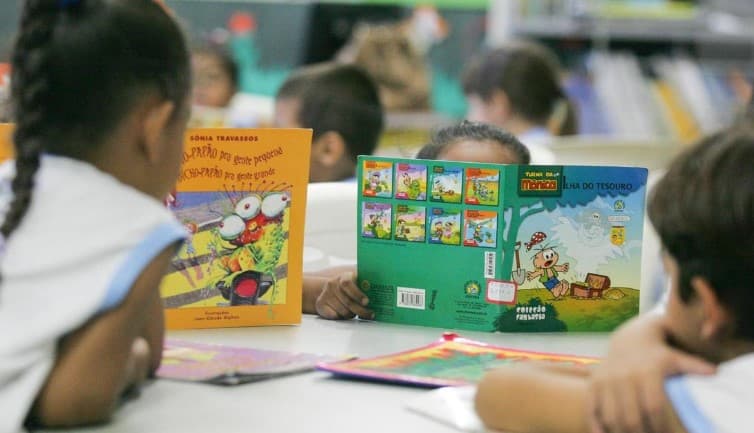 Brasil não alcança meta de alfabetização infantil em 2024, diz MEC