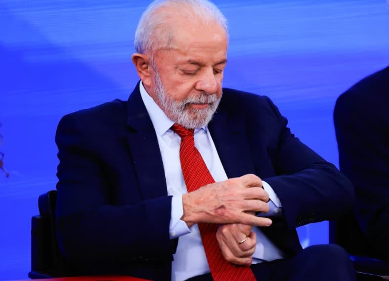 Lula cogita ligar para Trump, mas quer ter certeza que americano vai atender e focar em comércio