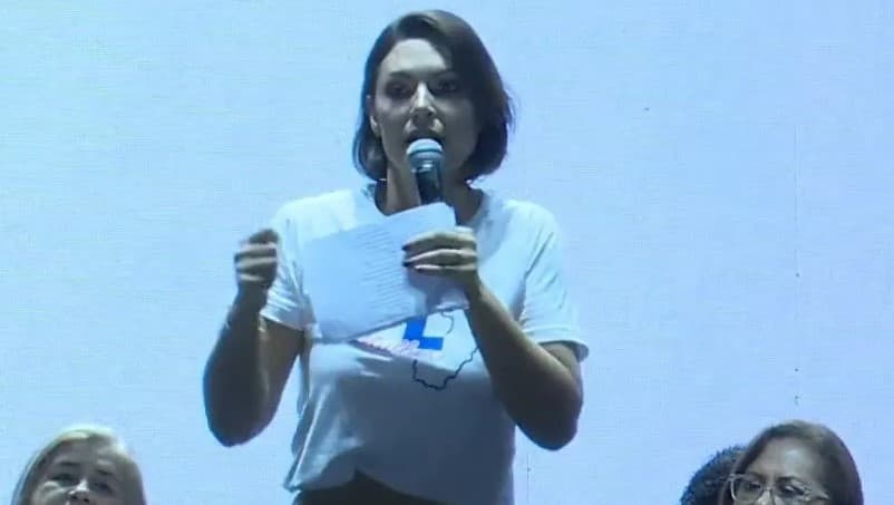 Em carta pública, Michele Bolsonaro pede para Lula “baixar armas” e deixar “desejo de vingança de lado” para evitar sanções dos EUA