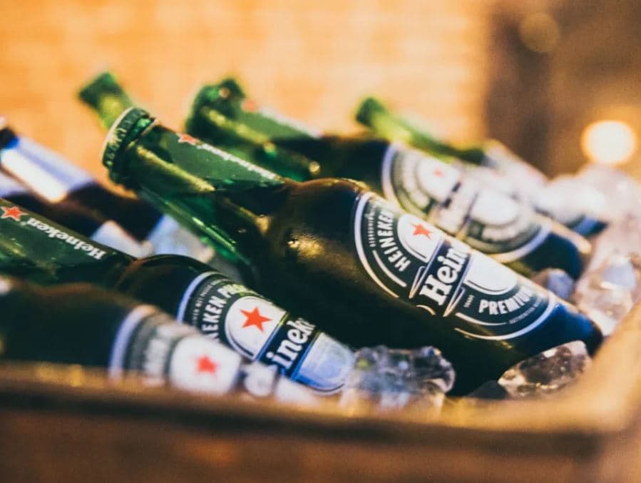 Preços da cerveja sobem no Brasil com Heineken à frente e Ambev reajustando valores