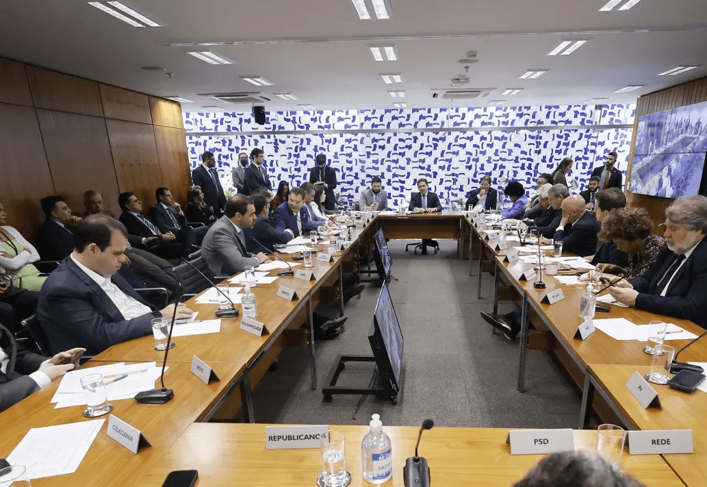 Líderes da Câmara não chegam a consenso sobre PECs e governo ganha tempo
