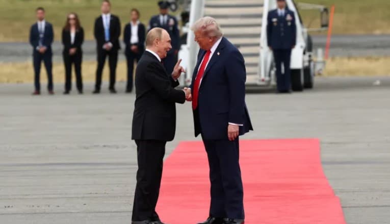 Trump diz que "não ficará feliz" se Putin não concordar com cessar-fogo
