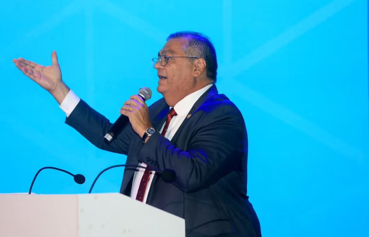Liberação de emendas Pix trava após exigências de Dino, e parlamentares cobram governo Lula