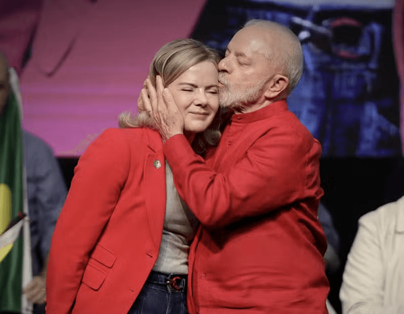 Gleisi rebate presidentes de siglas aliadas após crítica a Lula: ‘Espantoso é que não se manifestem sobre conspiração contra soberania'
