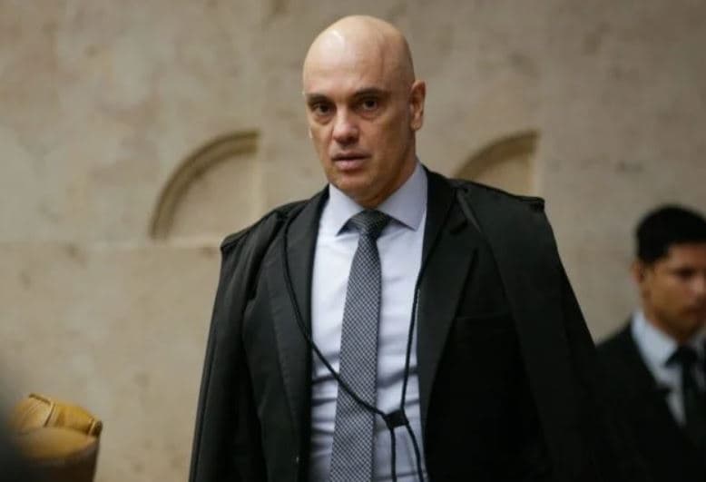 Moraes cobra informações após defesa pedir transferência de Silveira