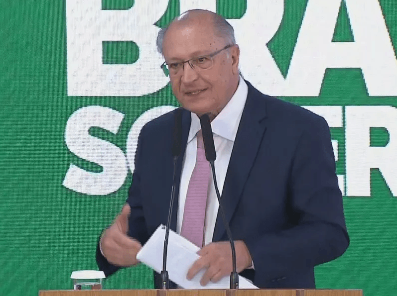 Devolução de impostos para exportadores divide setores e economistas