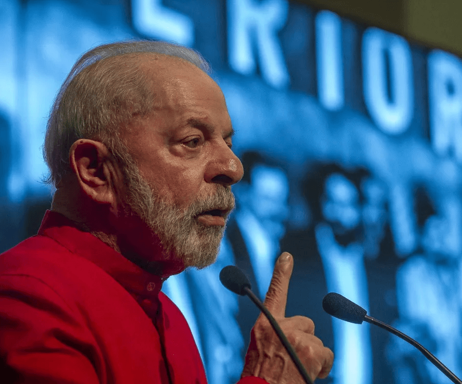 Dois anos após reforma ministerial, apoio do centrão a Lula desidrata