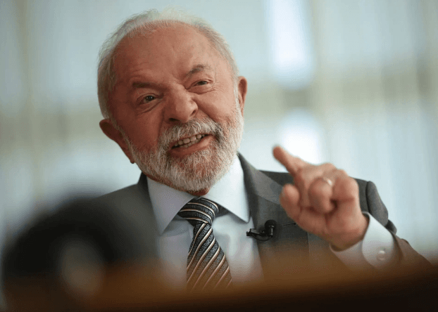 Lula diz que o Brasil, ‘em muitas coisas, é muito mais democrático’ do que os EUA