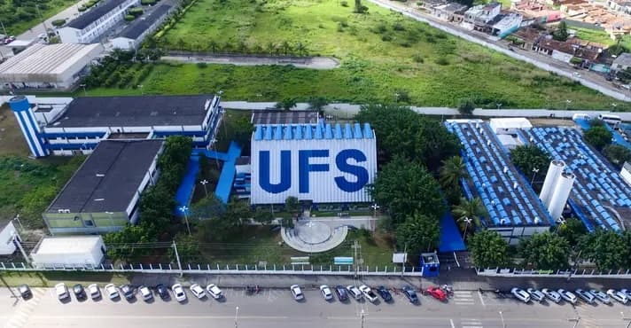 Texto em vestibular de universidade federal associa Bolsonaro ao neonazismo