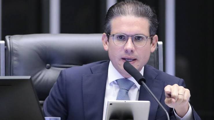 Hugo convoca sessão e ameaça punir deputados por ocupação do plenário