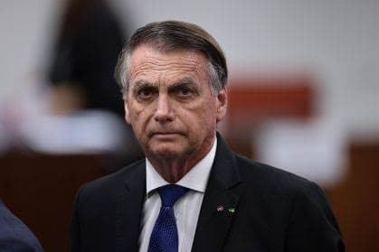 Defesa de Bolsonaro recorre contra prisão domiciliar no STF