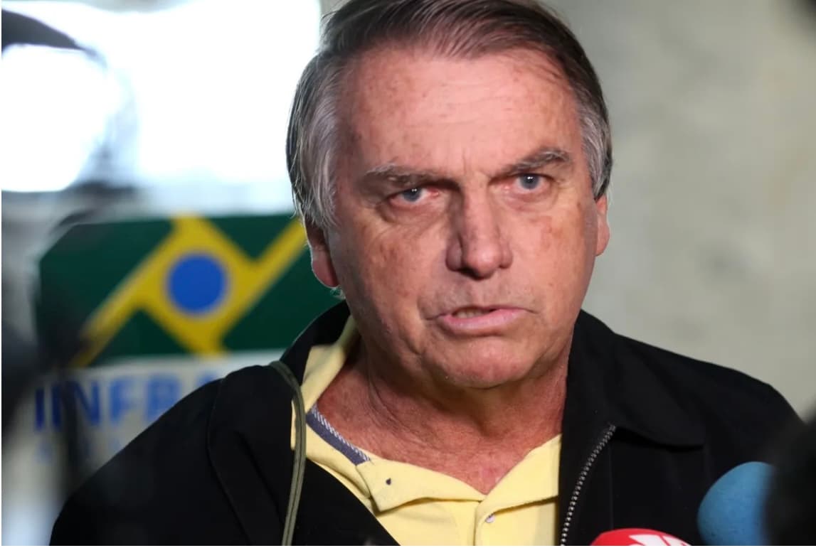 Bolsonaro deixa prisão domiciliar para exames após crises de soluços e falta de ar