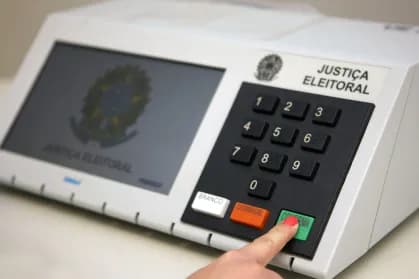 Moraes pede vista e suspende julgamento sobre candidaturas avulsas