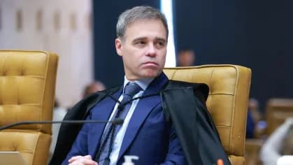 Mendonça critica "ativismo judicial" e defende respeito à Constituição