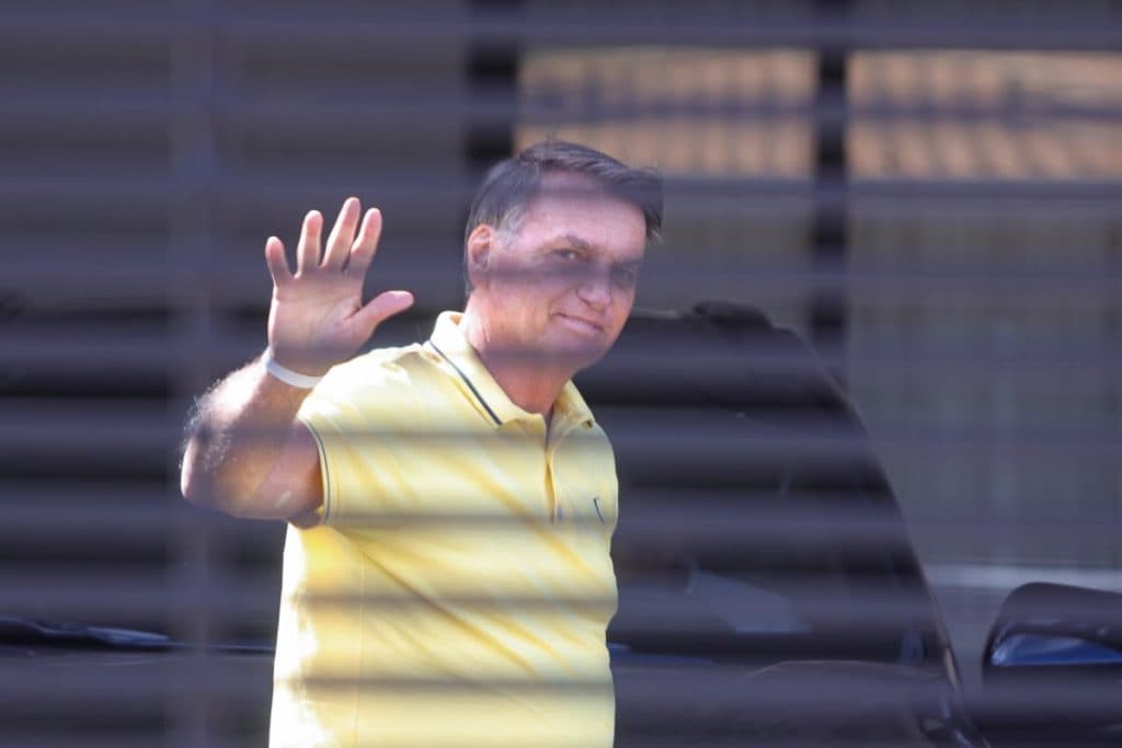 Moraes determina reforço de policiamento na casa de Bolsonaro