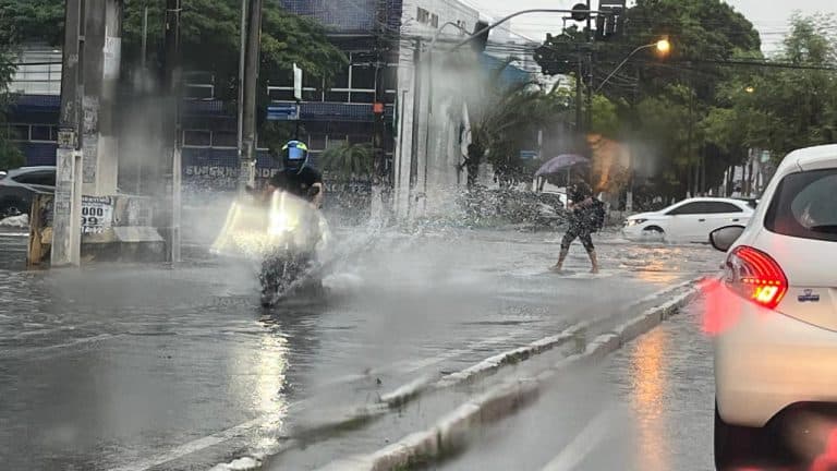STTU alerta para pontos de alagamentos nas ruas de Natal nesta sexta-feira (15)